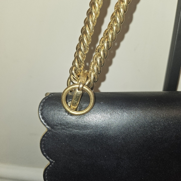 Fendi Kan I Scalloped Leather Chain Bag | Black | - Picture 4 of 14
